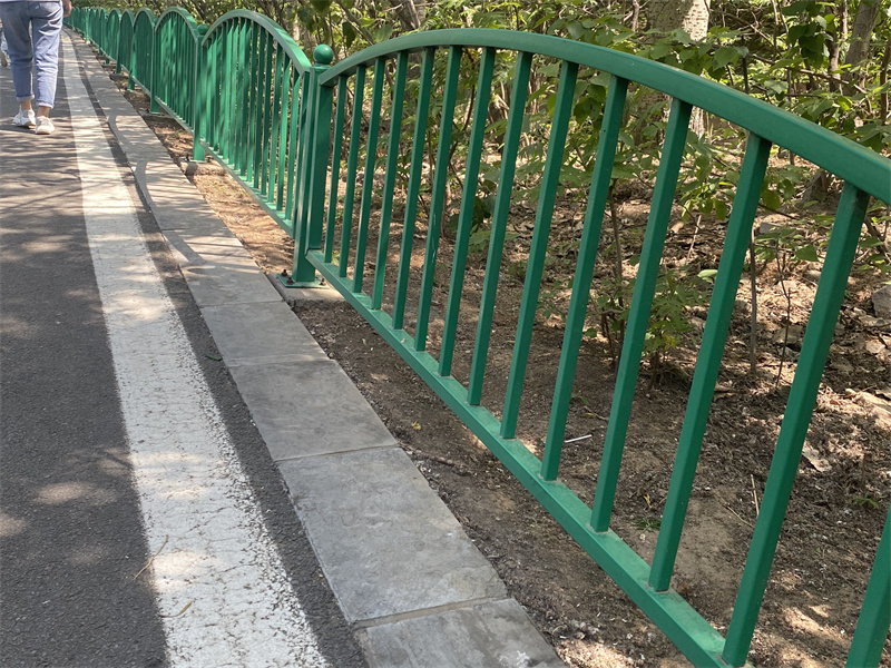 锌钢草坪护栏